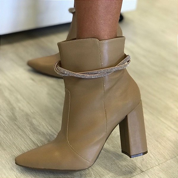 Bota com detalhe de strass bege Alana