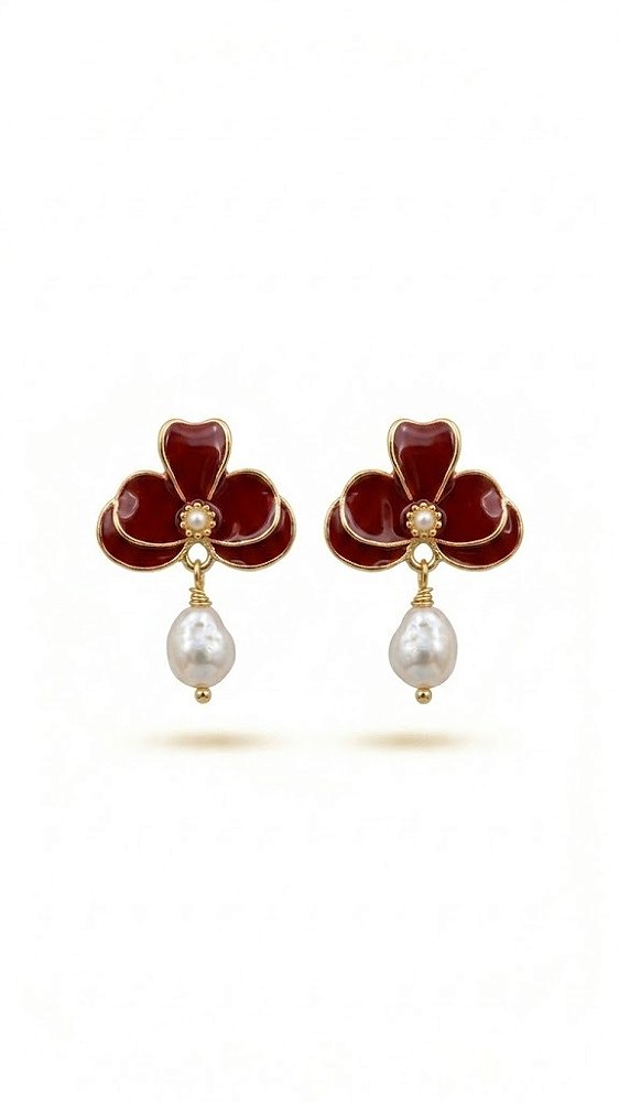 Brinco Flor Esmaltado Vermelho com Pingente de Pérola – Banhado a Ouro 18k