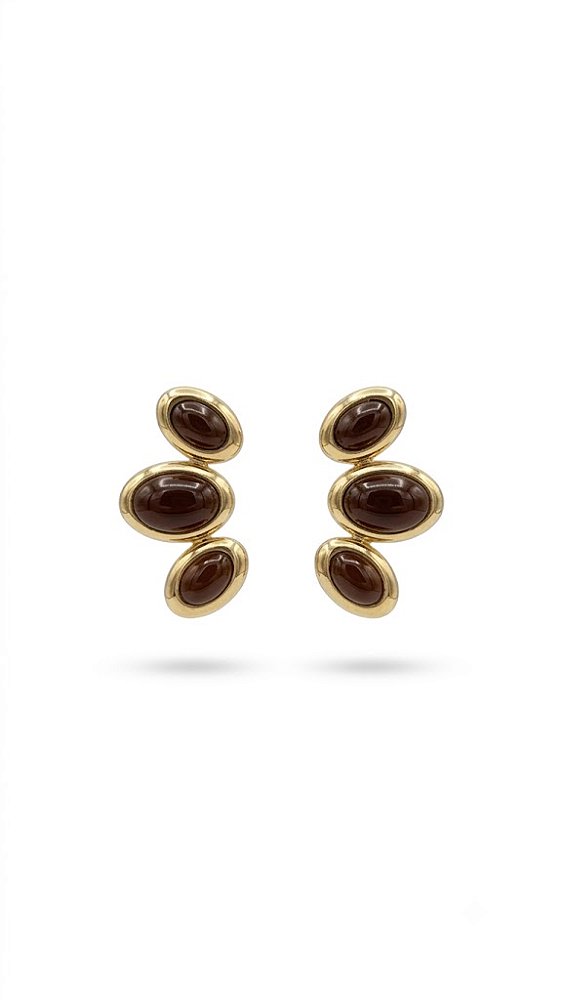 Brinco Meia Petala Esmaltado e Resinado Café – Banhado a Ouro 18k