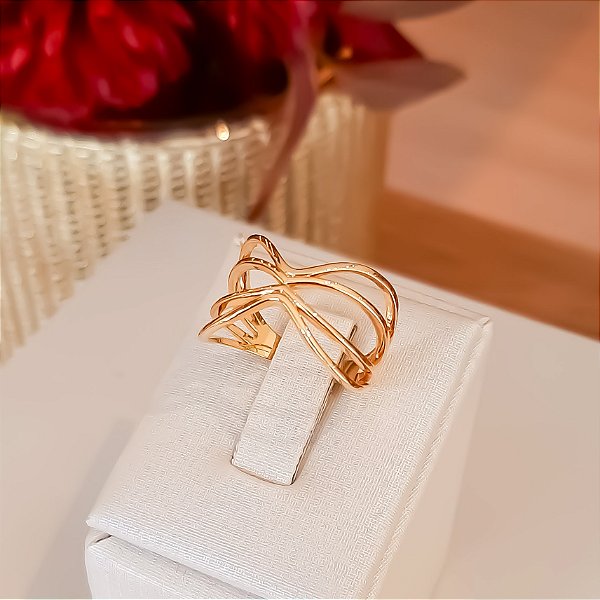 Anel design elos ondulados