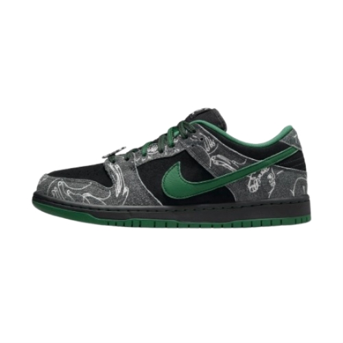 There x Nike SB Dunk Low