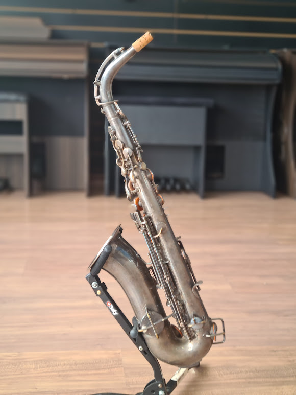SAX ALTO KING PRATA DE 1924/1925 INSTRUMENTO MILITAR AMERICANO - RARIDADE (USADO) PARCELAMOS EM ATE 10X S/ JUROS #74671