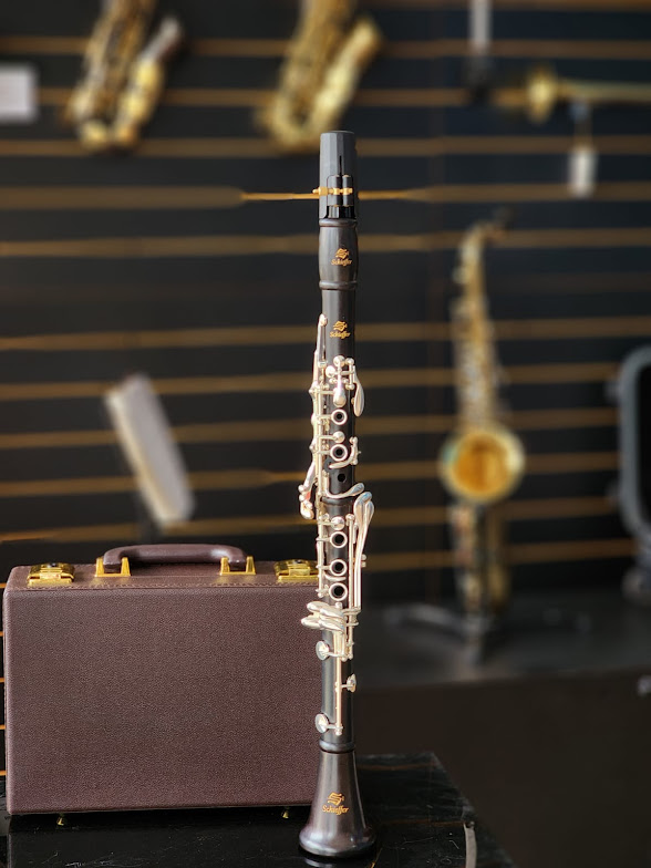 Clarinete Soprano Schieffer em Si bemol (Bb) em madeira com case e 17 chaves prateadas - # SCHCL-099  (NOVO)