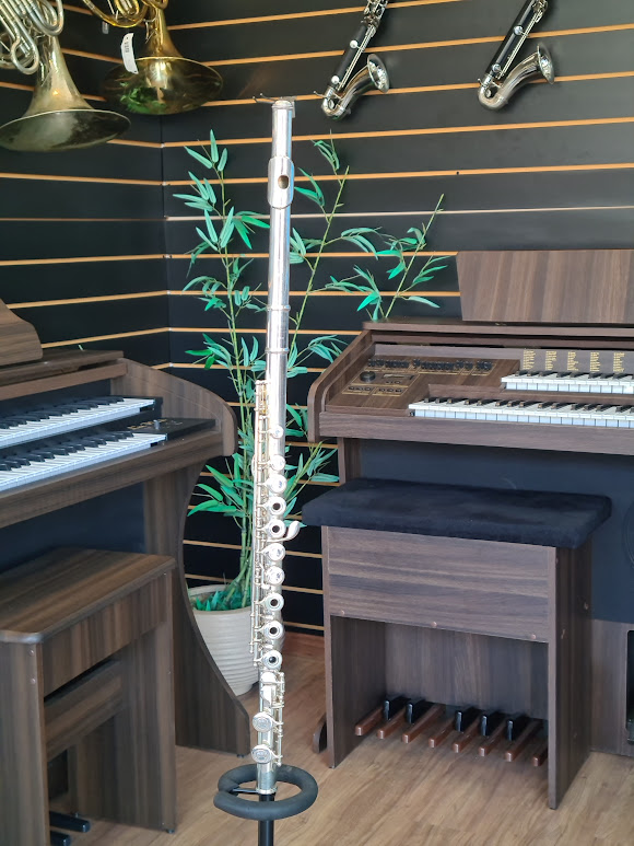 FLAUTA TRANSVERSAL YAMAHA 285SII (SEMINOVA) PARCELAMOS EM ATE 10X S/ JUROS #315221