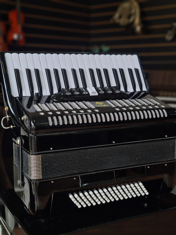 ACORDEON 80 BAIXOS SCHIEFFER PRETO SOLIDO (VITRINE) PARCELAMOS EM ATE 10X S/ JUROS # PW2945-Cod.001