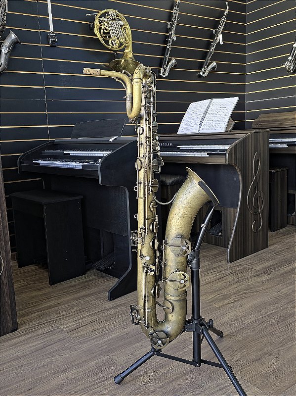 Saxofone barítono Dolnet Paris s/ lá grave - Vintage (SEMINOVO) #52659