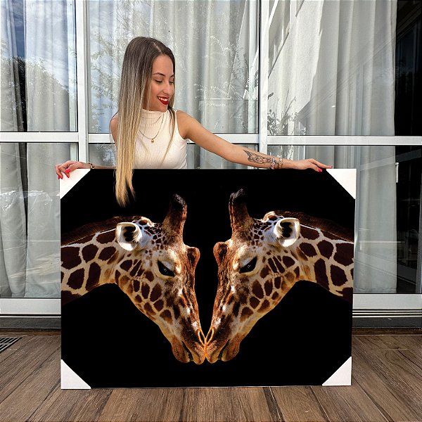Quadro Decorativo Canvas Animais Casal de Girafas LOVE Fundo Preto Horizontal