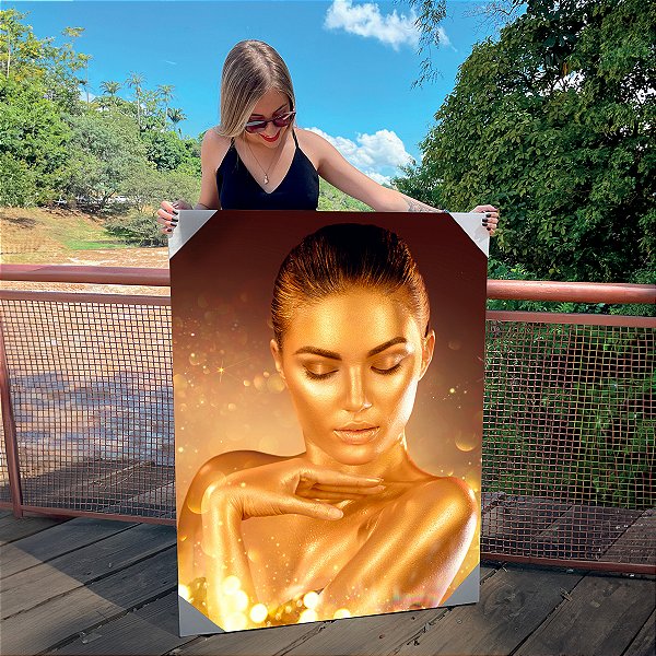 Quadro Decorativo Canvas Rosto Feminino Dourado com Mão no Queixo Vertical