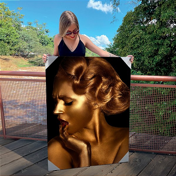 Quadro Decorativo Canvas Rosto Feminino Dourado com as Mãos Na Boca Perfil Vertical