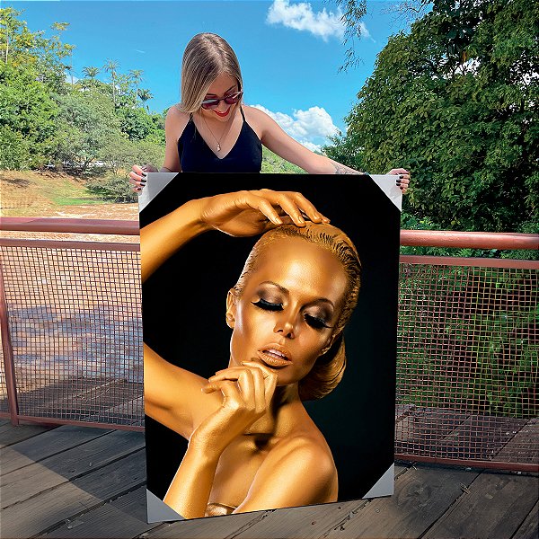 Quadro Decorativo Canvas Mulher Fazendo Pose com Maquiagem Dourada Gold Luxo Vertical