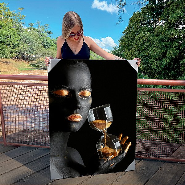 Quadro Decorativo Canvas Beleza Feminina Mulher Com Maquiagem Preta Segurando uma Ampulheta Vertical
