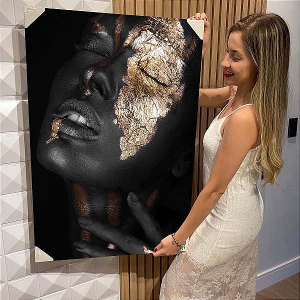 Quadro Decorativo Mulher com Maquiagem Preto e Dourada Folhas de Ouro no Rosto
