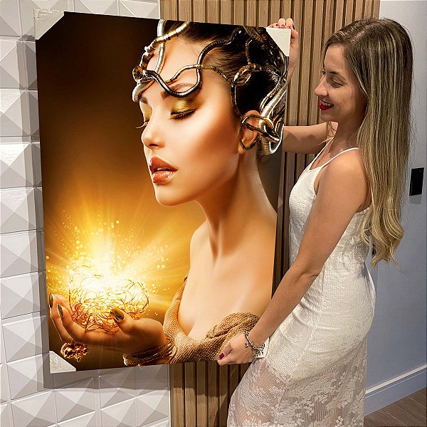 Quadro Decorativo Flutuante Mulher Olhos Fechados Brilho Dourado