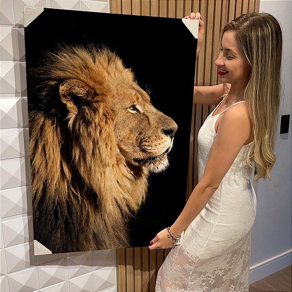 Quadro Decorativo Flutuante Animal Selvagem Leão em Perfil Fundo Preto Vertical