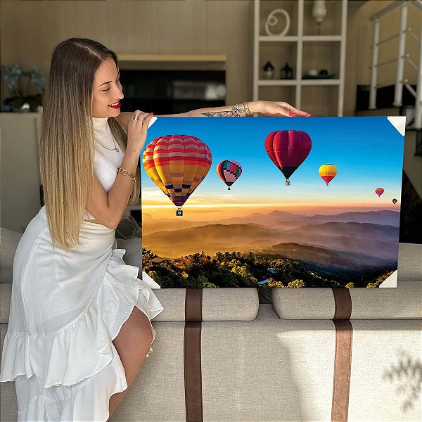 Quadro Decorativo Flutuante Voo de Balões Coloridos Sobre as Montanhas Horizontal