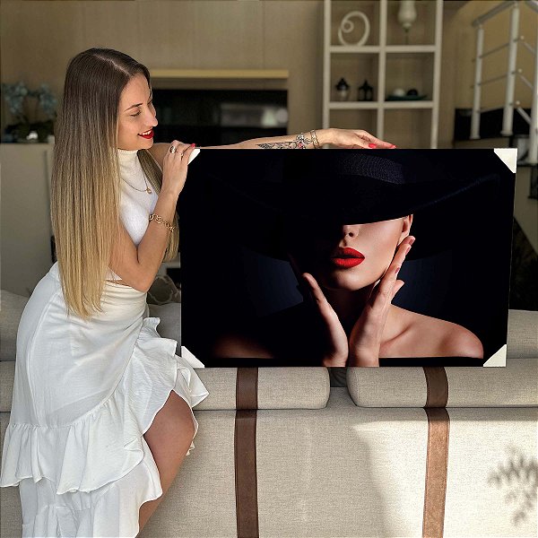 Quadro Decorativo Flutuante Beleza Feminina Mulher Misteriosa de Chapéu e Batom Vermelho Horizontal