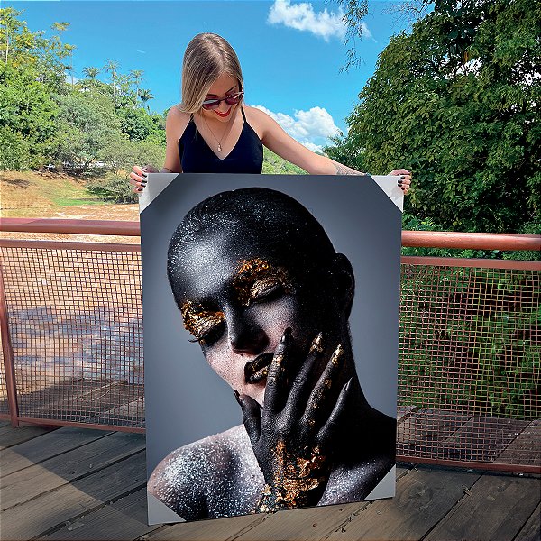 Quadro Decorativo Canvas Mulher com Maquiagem Dourada Pele Cinza Vertical