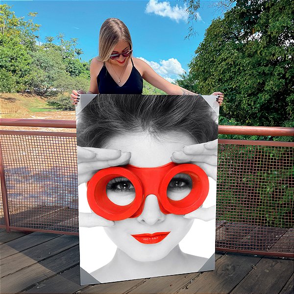 Quadro Decorativo Canvas Mulher com Binóculos e Batom Vermelho Vertical