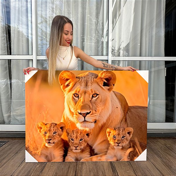 Quadro Decorativo Canvas Animais Leoa Africana Deitada com Filhotes Horizontal
