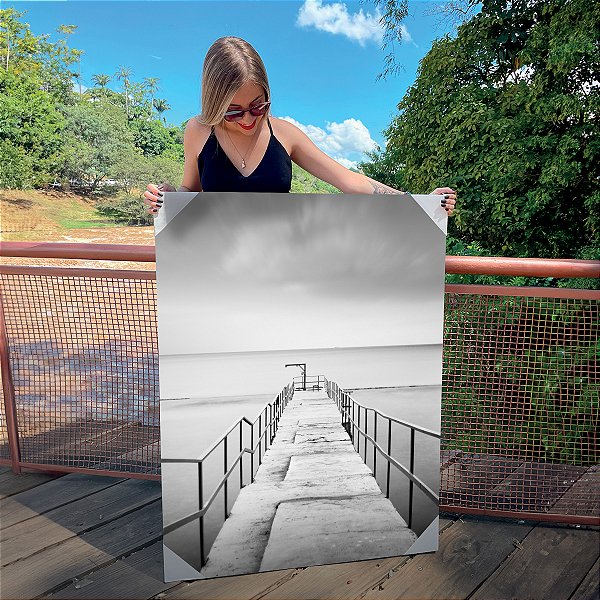 Quadro Decorativo Canvas Paisagem Ponte sobre o Mar Preto e Branco Vertical
