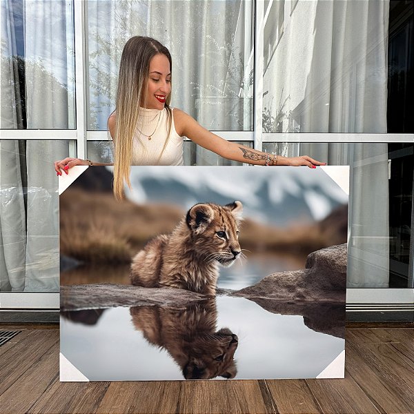 Quadro Decorativo Canvas Animais Filhote de Leão com Reflexo na água Horizontal