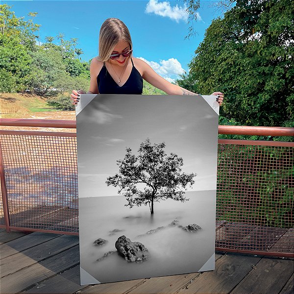 Quadro Decorativo Canvas Paisagem Árvore em meio a água Preto e Branco Vertical