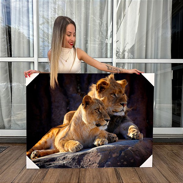 Quadro Decorativo Canvas Casal de Leões em Perfil Deitados Sobre uma Pedra Horizontal