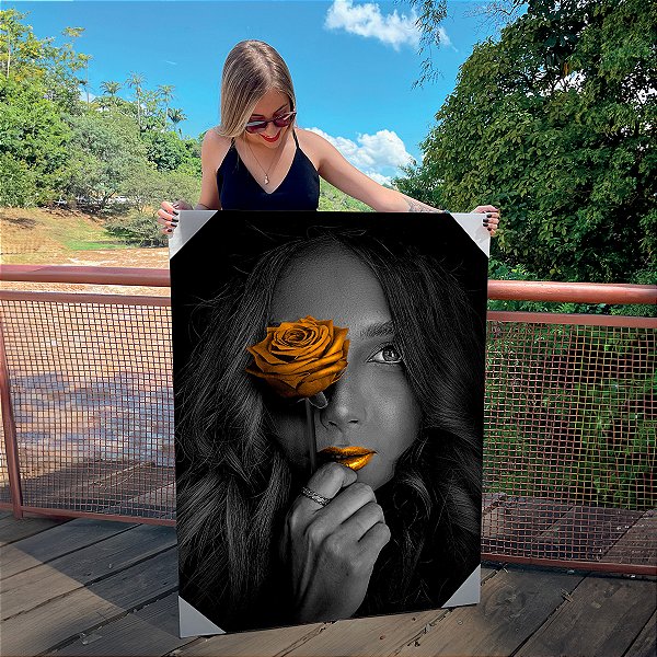 Quadro Decorativo Canvas Mulher Preto e Branco e Rosa Dourada Vertical