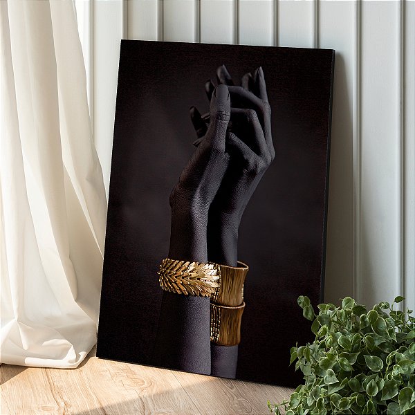Quadro Decorativo Canvas Mãos com Jóias Douradas