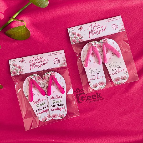 Tag Chinelo com Xuxinha de Cabelo Dia das Mulheres