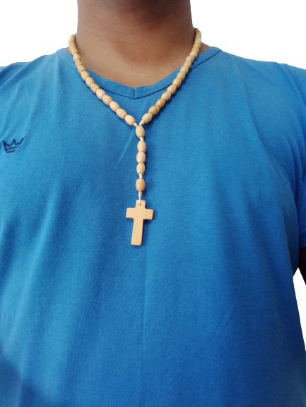 Terço de Madeira Simples Marfim sem Cristo e para Pescoço