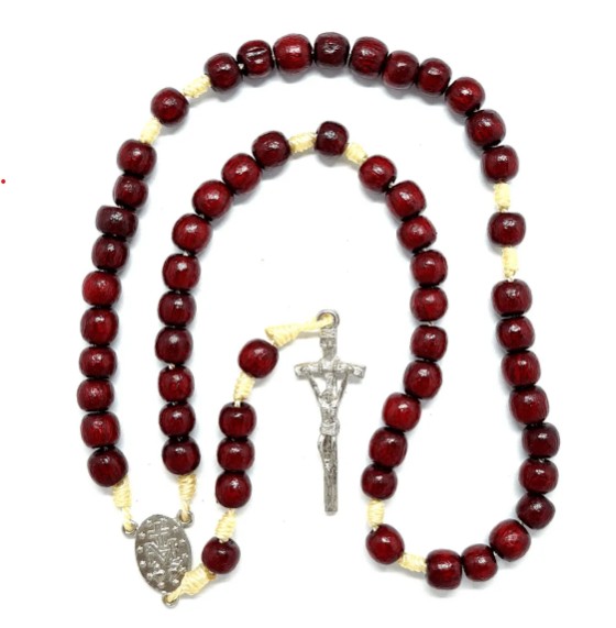 Terço de Madeira Nossa Senhora das Graças com Crucifixo em Metal Vermelho