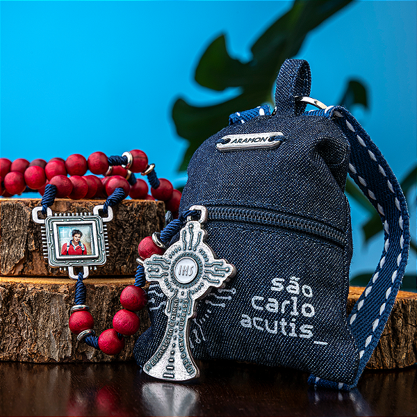 Terço de Carlo Acutis em Madeira Vermelho de 10mm com Mochila