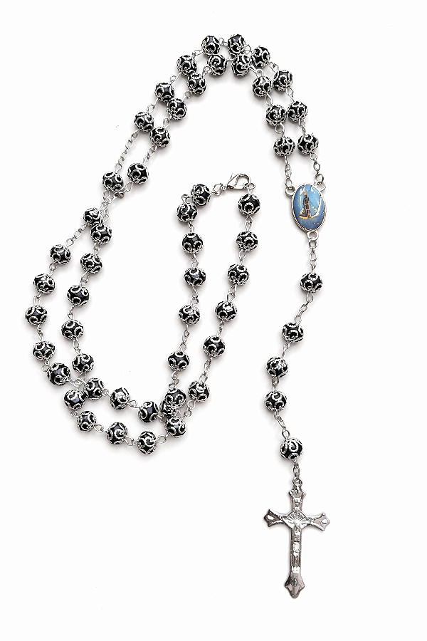 Terço Colar Nossa Senhora Aparecida Contas Formato Rosas Prateadas 8mm Cor Preto