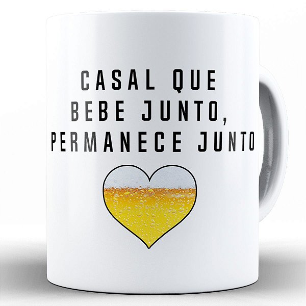 Caneca casal que bebe junto permanece junto presente