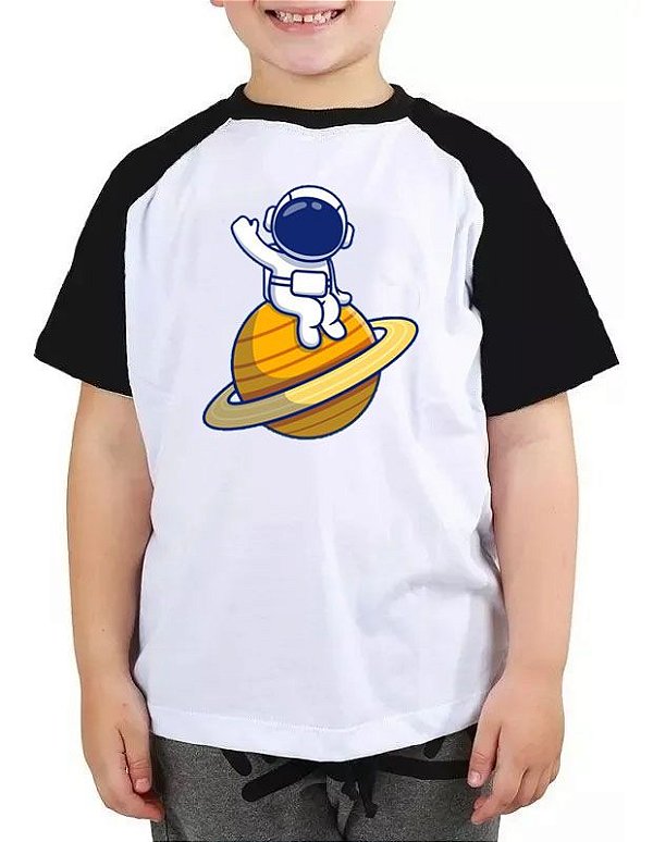 Camiseta Infantil Astronauta em saturno camisa menino fofo