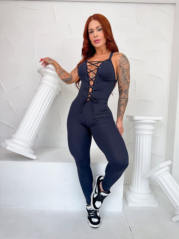 Macacão Ilhós Preto Empina