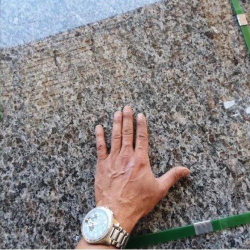 Piso de Granito Cinza Ocre Itabira Comercial 57X57cm - M²