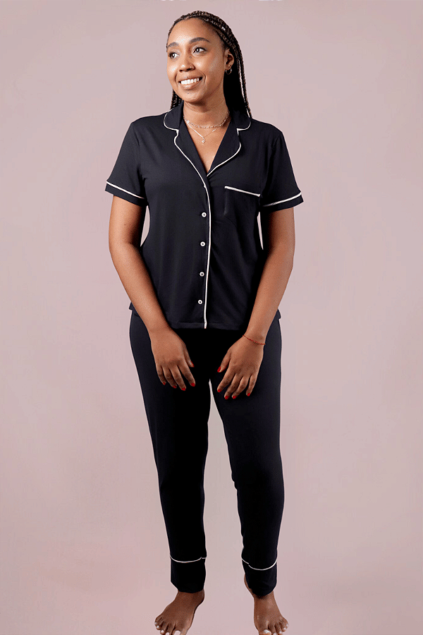 Pijama Renata Americano Botões Blusa Curta e Calça Preto