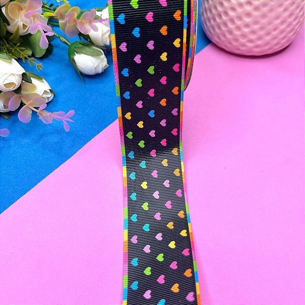 Fita de Gorgorão Estampada 38mm - Coração Colorido Fundo Preto - Metro