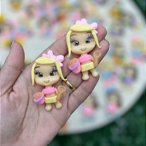 Aplique de Biscuit Boneca Loira com Brinquedos  - Unidade