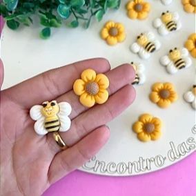 Aplique de Resina Abelha e Flor - 6 unidades mistas