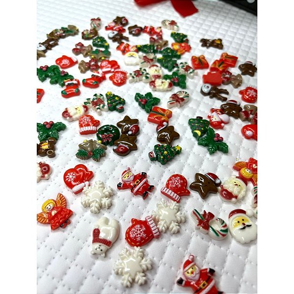 Coleção Natal: Aplique de Resina Natal 2cm - 10 unidades mistas