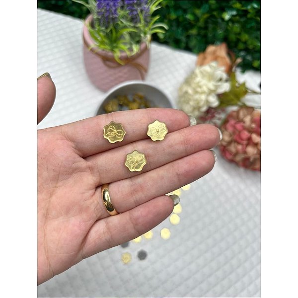 Tag em Acrílico Dourado Lacinho 1cm - 20 Unidades