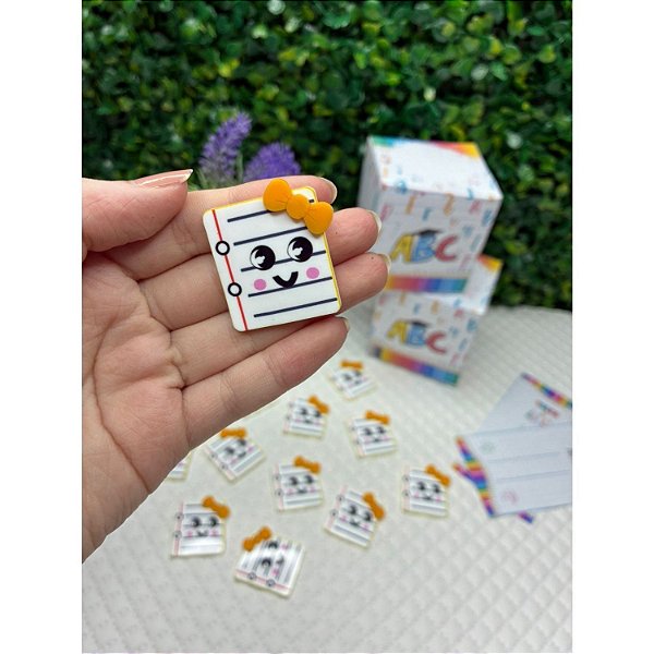 Aplique de Acrílico Escolar Caderno Lacinho Amarelo - Unidade