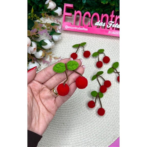 Aplique Cereja com Pompom e Folha - Unidade
