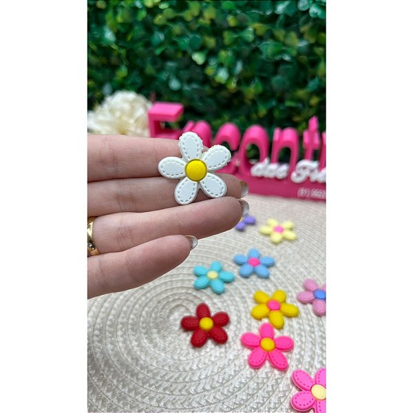 Aplique Emborrachado Flor com Pesponto Pequena Branca - Unidade