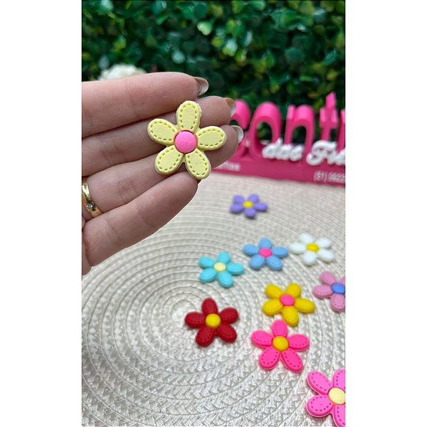 Aplique Emborrachado Flor com Pesponto Pequena Amarelo Bebê - Unidade