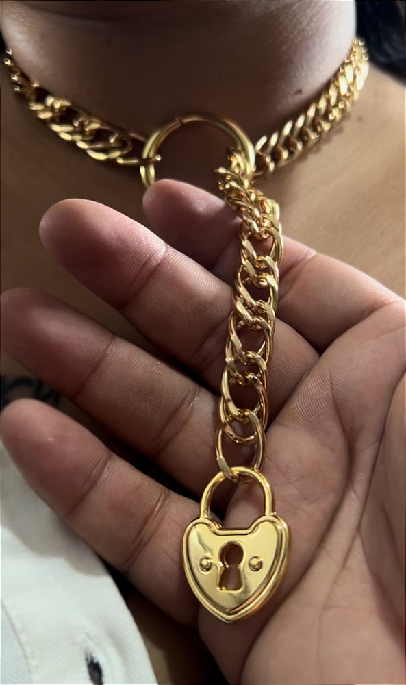 Coleira em forma de Colar com pingente de coração