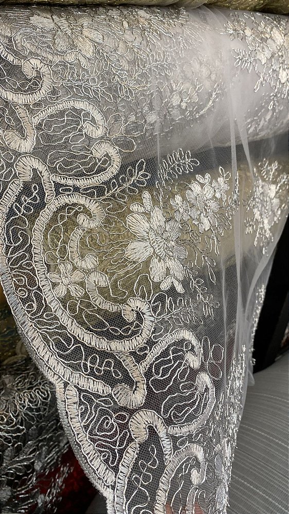 Tule Branco com Prata Bordado
